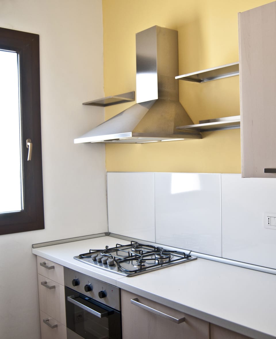 Junior Apartment | Private kitchen | Fridge, cookware/dishes/utensils