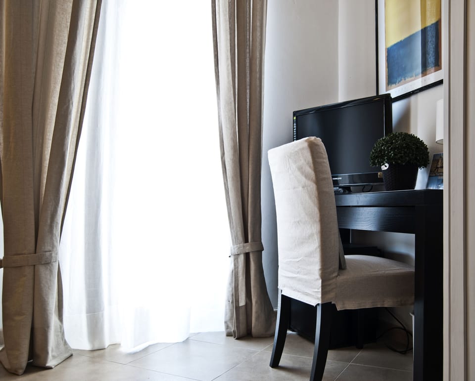 Deluxe Double Room, 1 Double Bed | In-room business center
