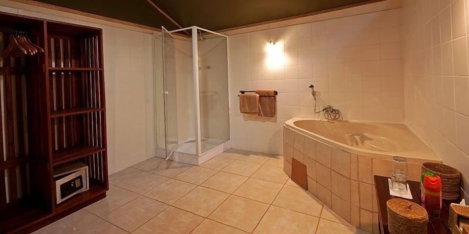 Tent (Family Forest Tent) | Bathroom | Shower, towels