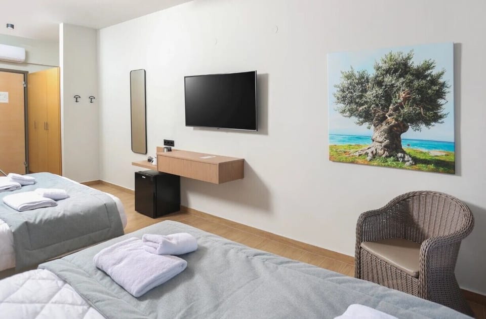 Blackout drapes, free cribs/infant beds, WiFi