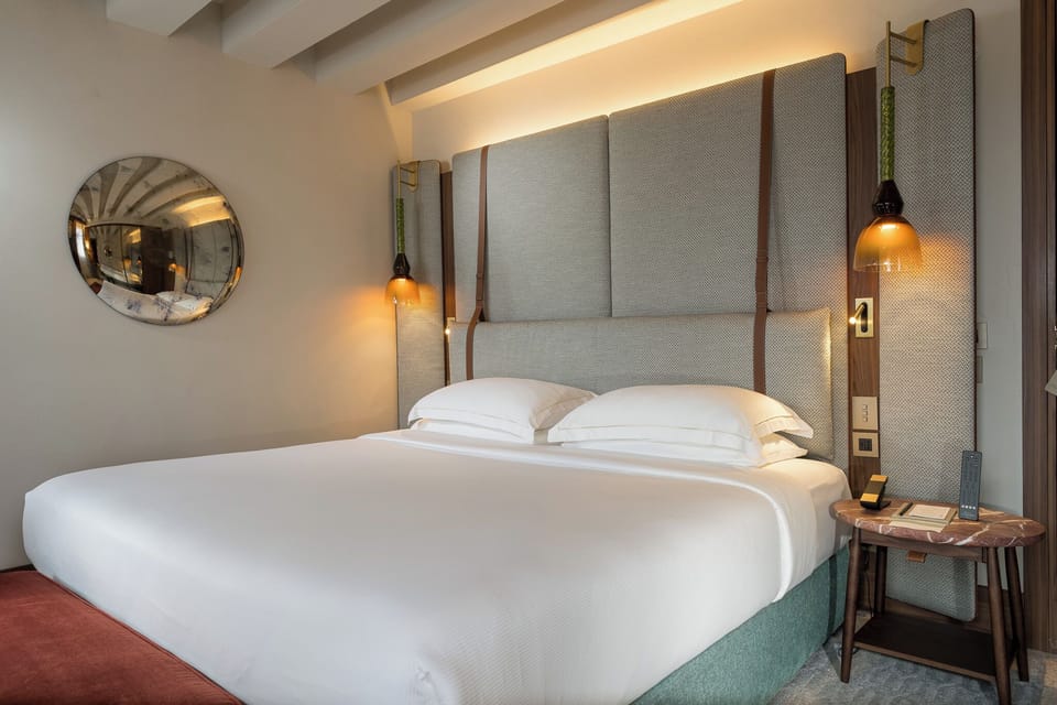 Deluxe Double Room | Minibar, in-room safe, desk, soundproofing