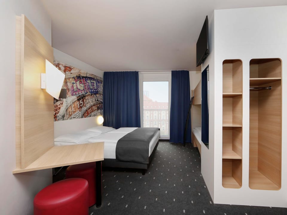 Quadruple Room | Desk, soundproofing, WiFi (free), bed sheets