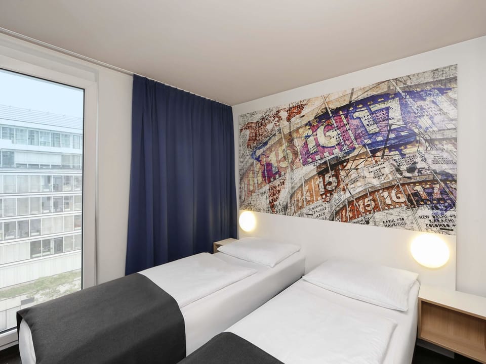 Double or Twin Room | Desk, soundproofing, WiFi (free), bed sheets