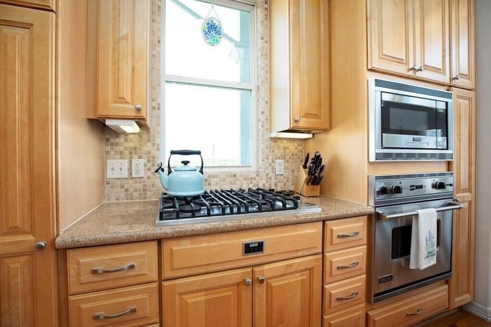 Thermador gas range/downdraft vent. Many utensils, sm. appliances, pots to use.