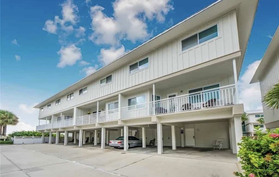 End unit right next to the pool with 2 parking spots