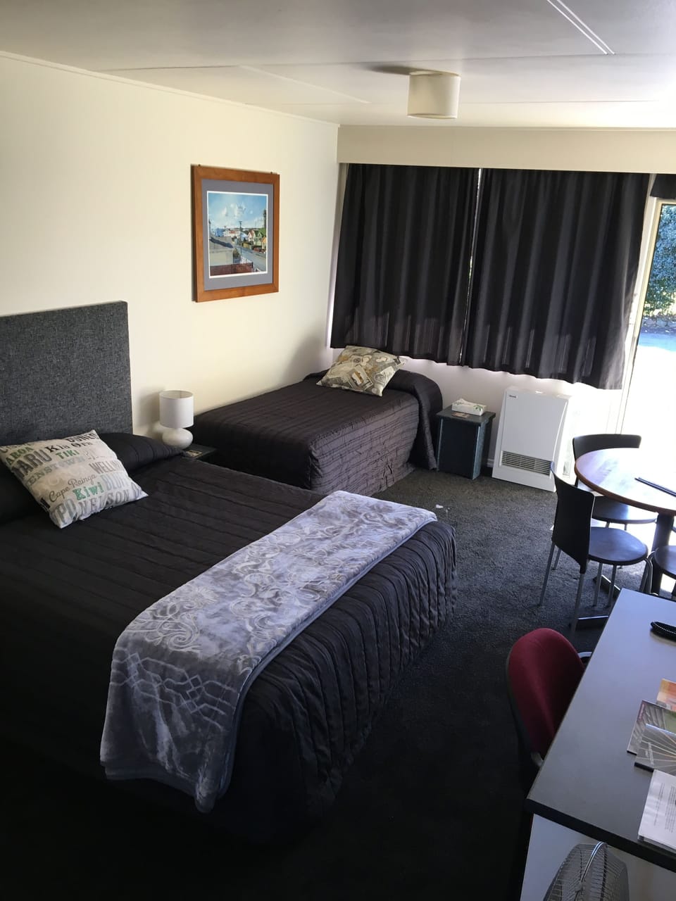 Business Studio Suite, 1 Queen Bed | Room amenity