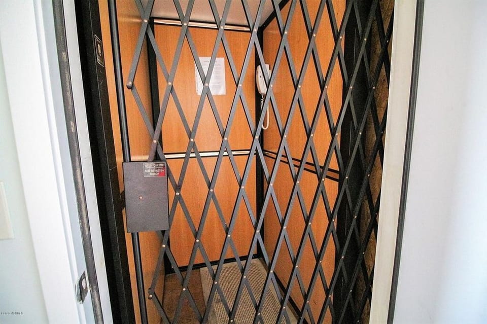 Elevator (1)