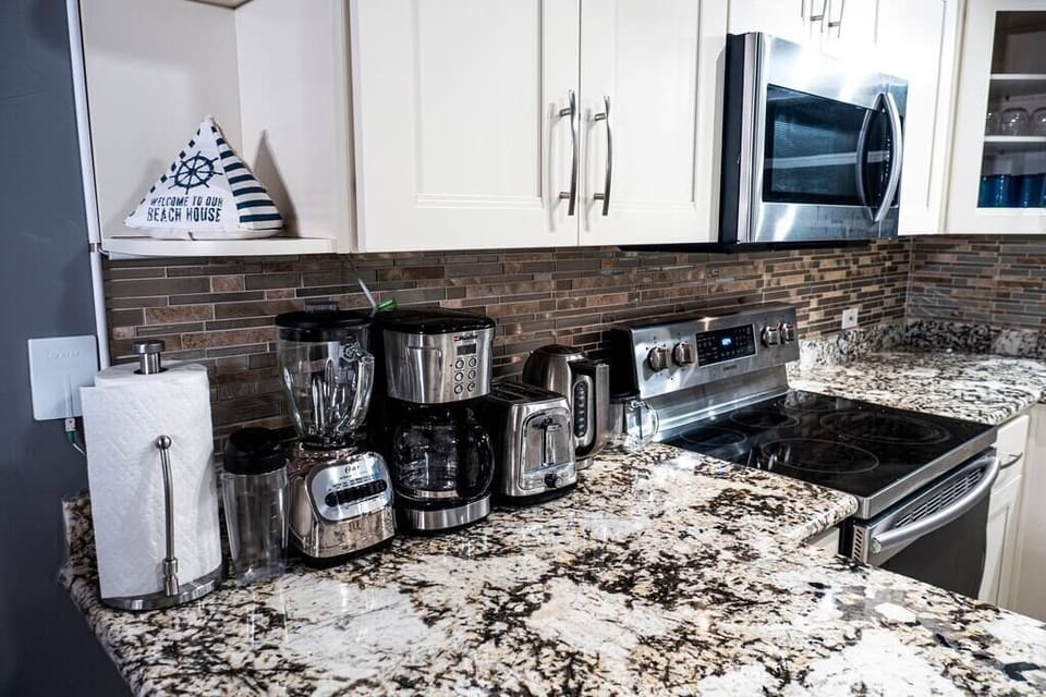 Kitchen - Brand New Coffee Maker, Toaster, Pot, Blender & etc.
