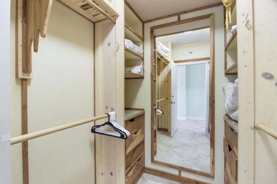 Seaside Sanctuary: Beach Colony's Beachfront Condo Invites T