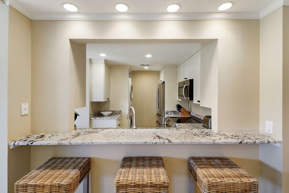 Fully Equipped Kitchen and Bar Stools