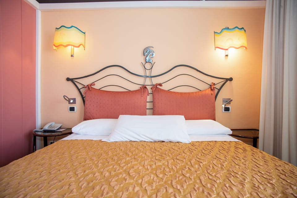Standard Double or Twin Room | Minibar, in-room safe, desk, laptop workspace