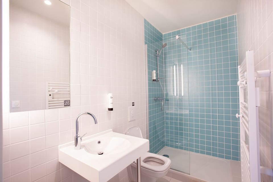 Shower, towels