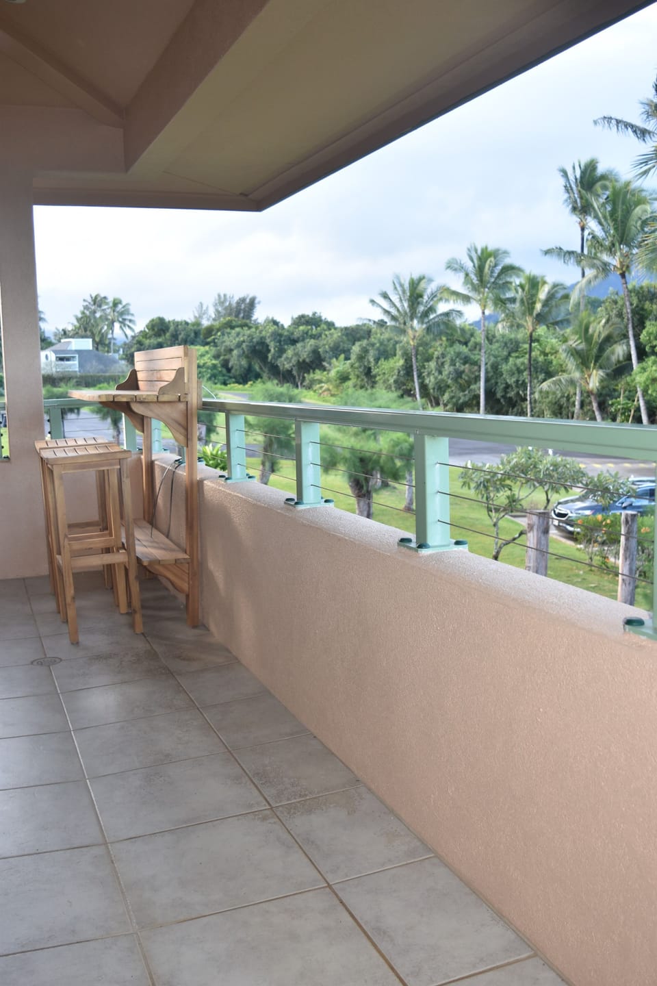 30 foot balcony overlooking Napali coast
