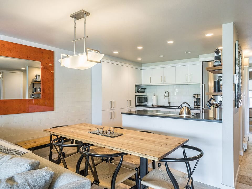 Dining Area & Kitchen