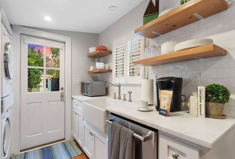 Fully Equipped Kitchen with Access to Back