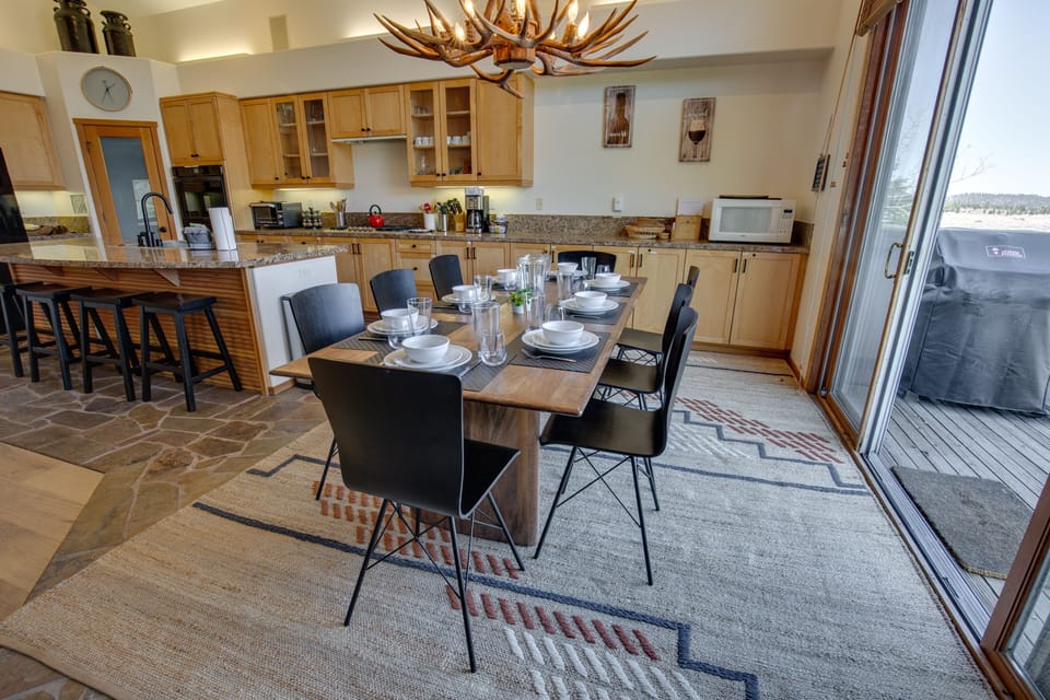 Fully stocked kitchen.