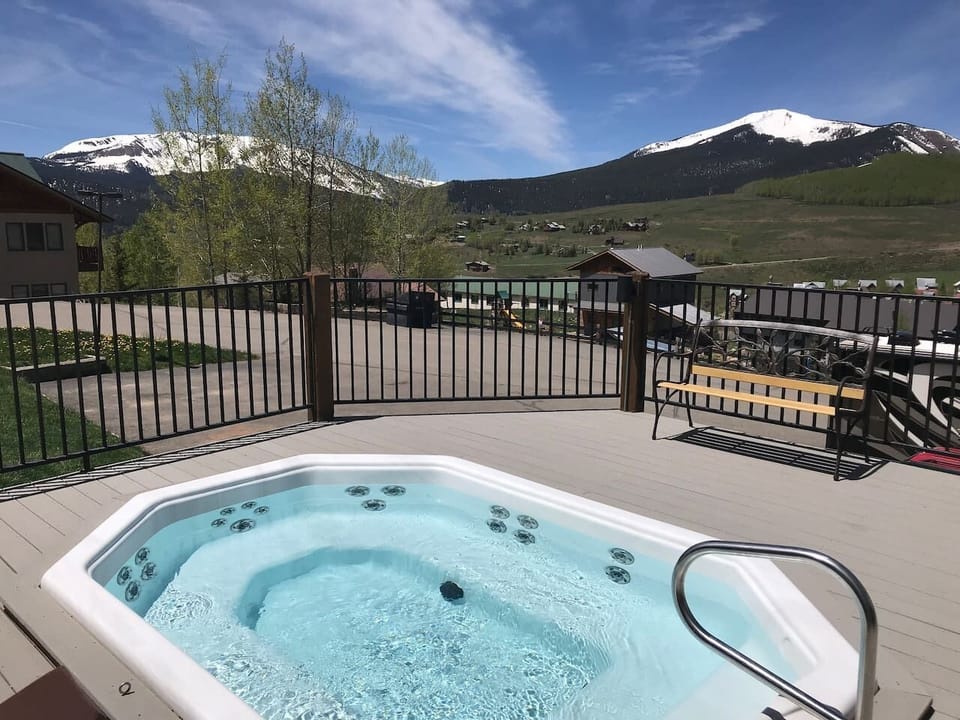 Complex Hot Tub is steps away and Open Year round.  BBQ grill also at Hot Tub.