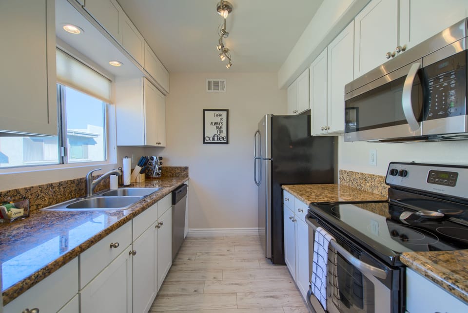 KITCHEN WITH OVEN AND MICROWAVE