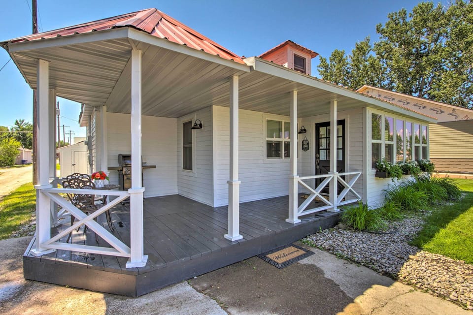 Cottage Exterior | Front Porch
