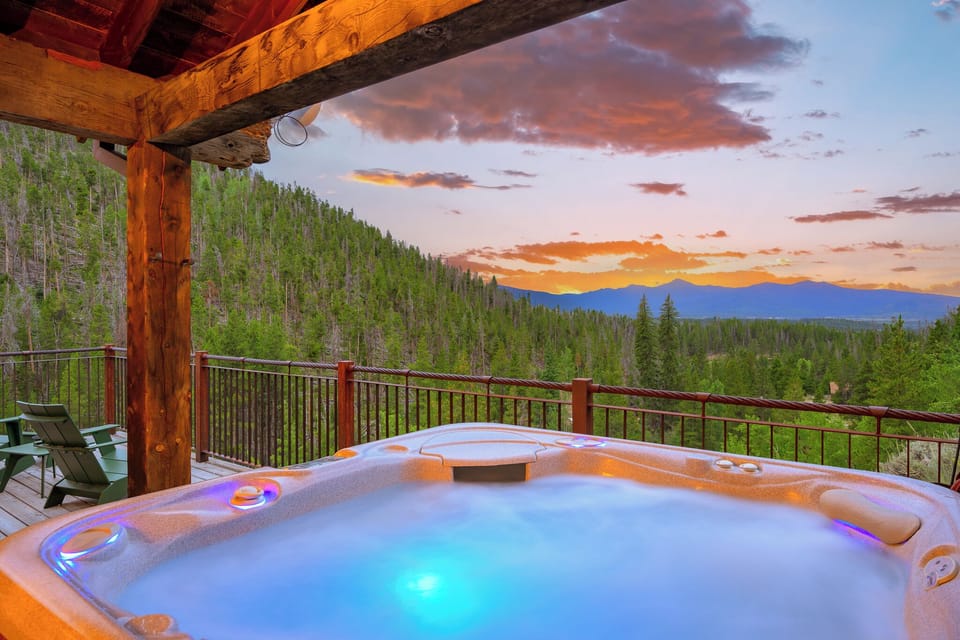 Large Hot Tub with Amazing Mountain Views