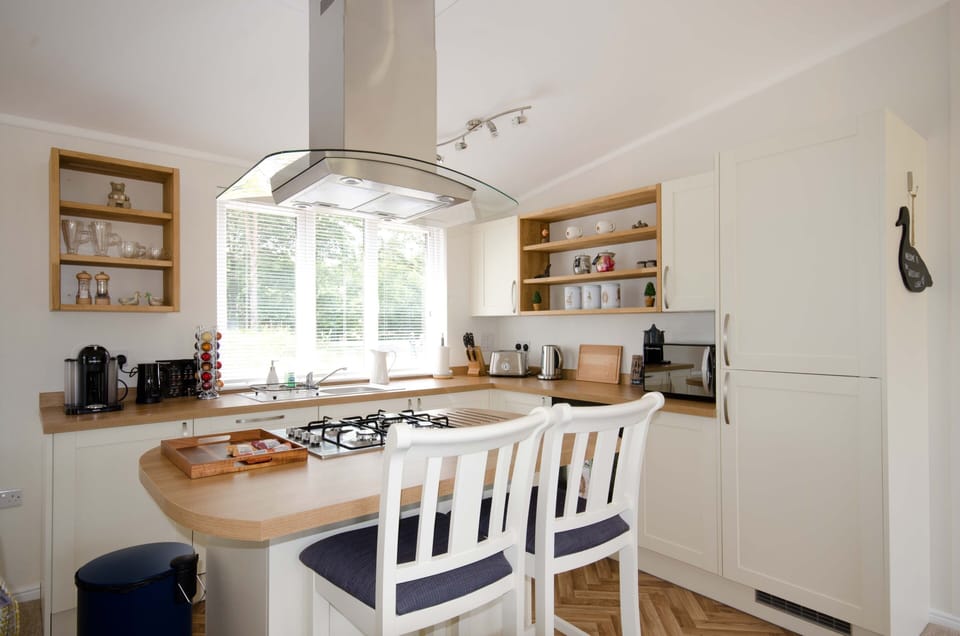 Luxury Apartment, Ensuite | Shared kitchen | Highchair