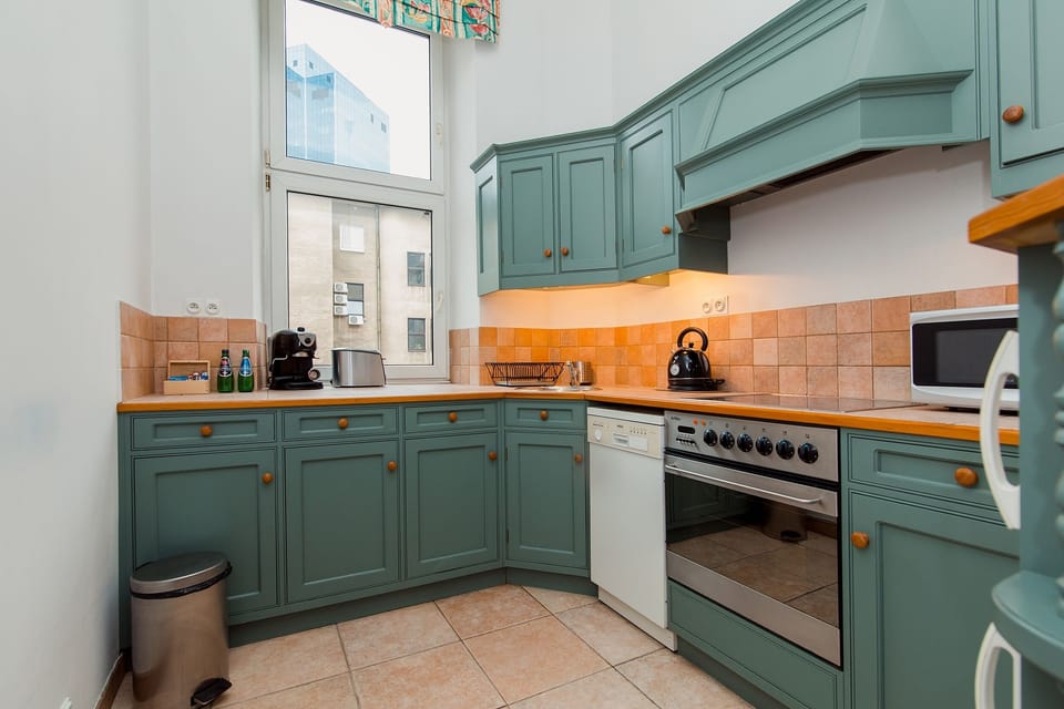 Comfort Apartment | Private kitchen | Full-size fridge, microwave, oven, stovetop