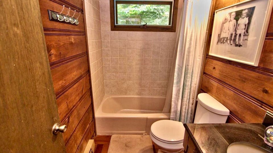 2nd Fl Bathroom