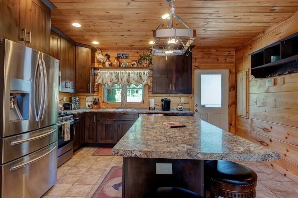 Gourmet kitchen
