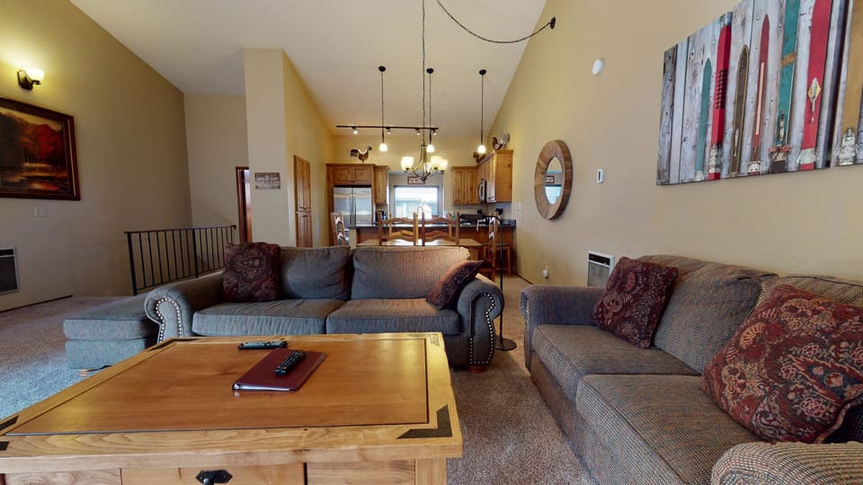 Condo, 2 Bedrooms | Living area | Smart TV