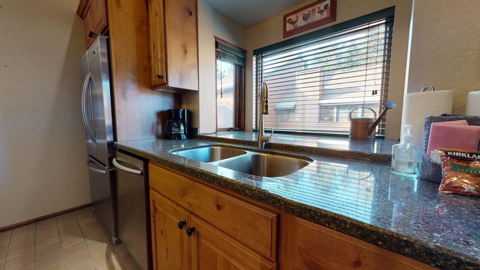 Condo, 2 Bedrooms | Private kitchen | Fridge, oven, coffee/tea maker, toaster