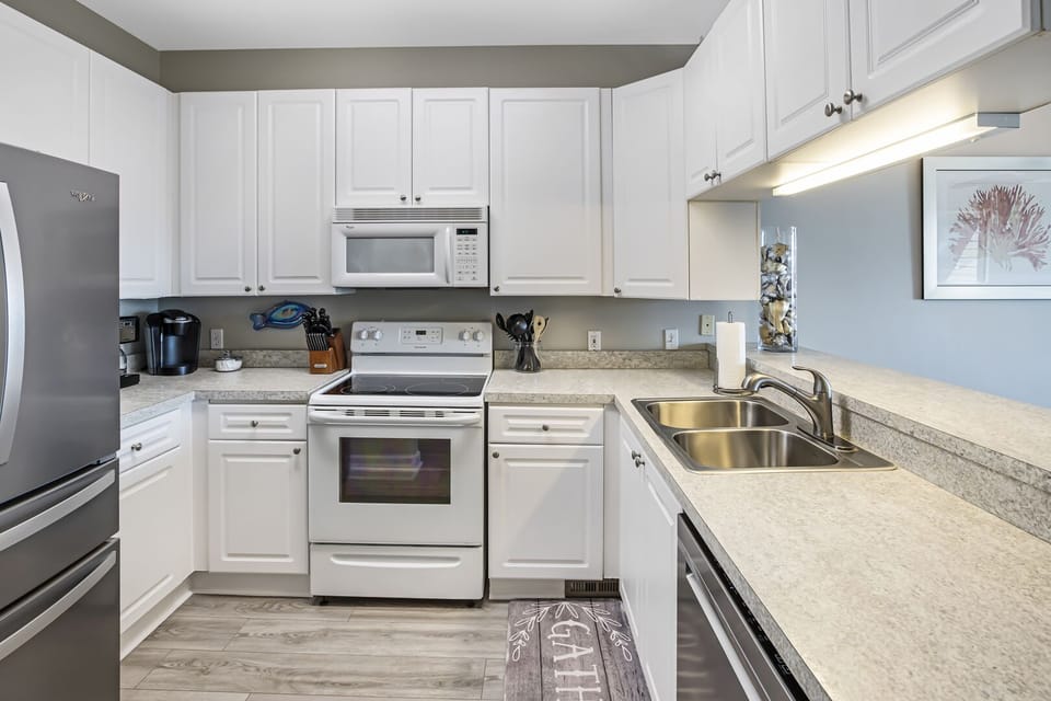 Kitchen
(Middle Floor)