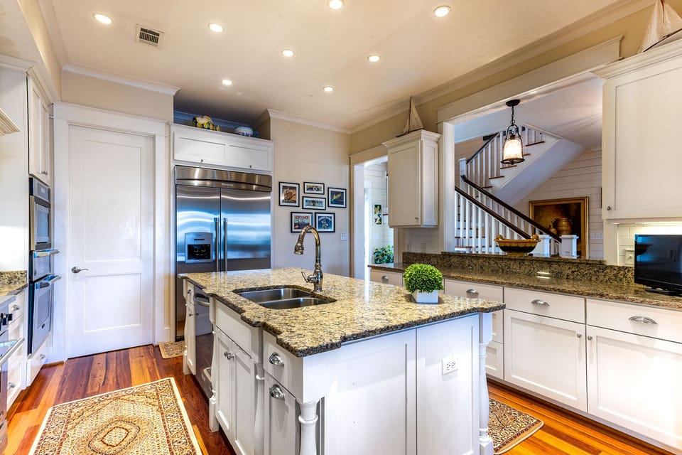 Large kitchen on the middle floor