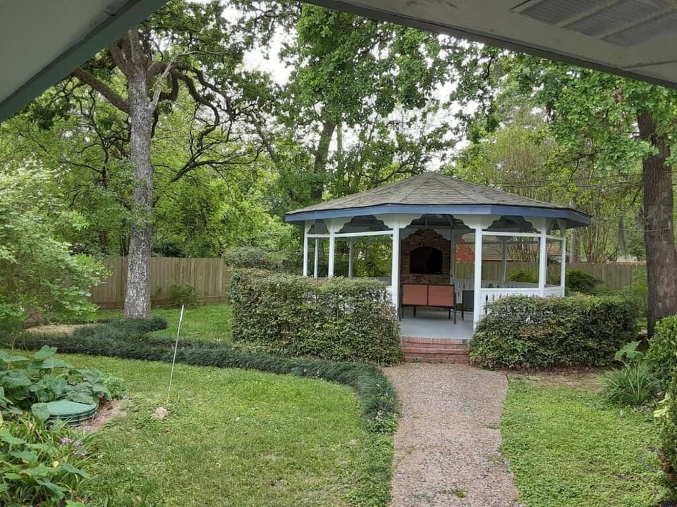 Relax reading your favorite book or enjoy barbequing while enjoying nature.