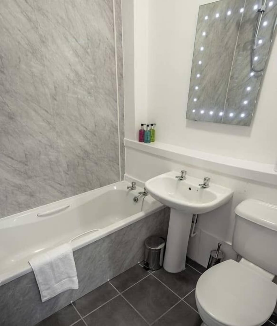 Modern Bathroom 
