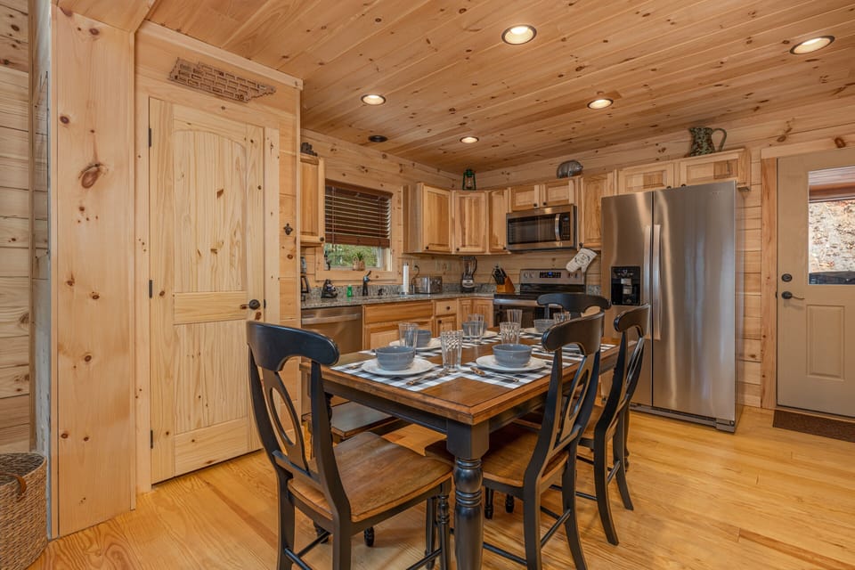 Cabin, Multiple Beds, Fireplace | Dining