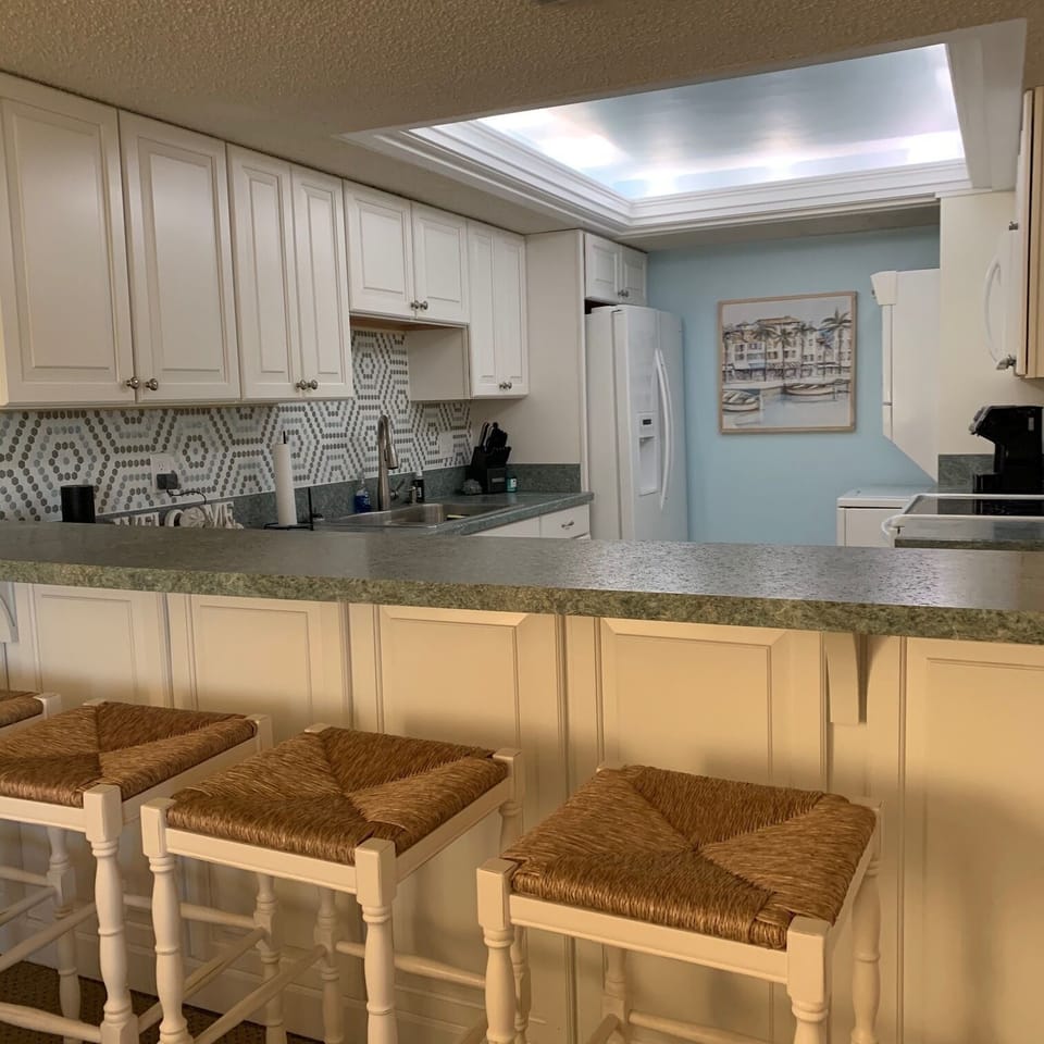 Breakfast Bar - Kitchen