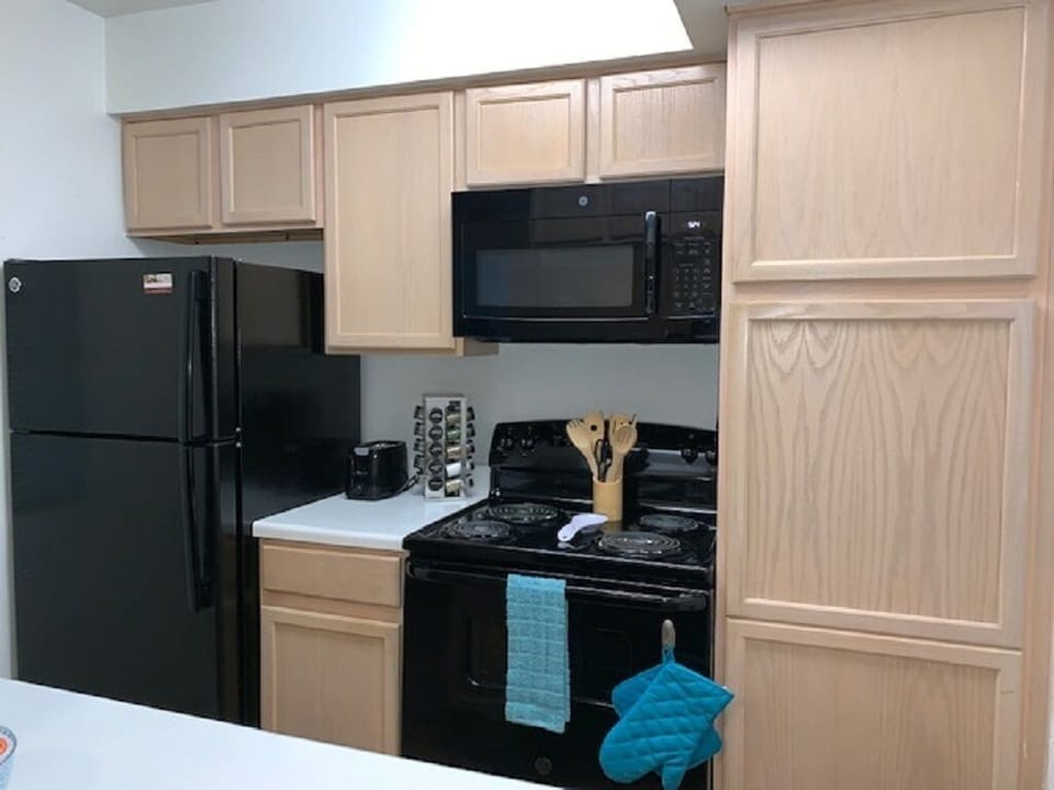 Kitchen with basic essentials provided