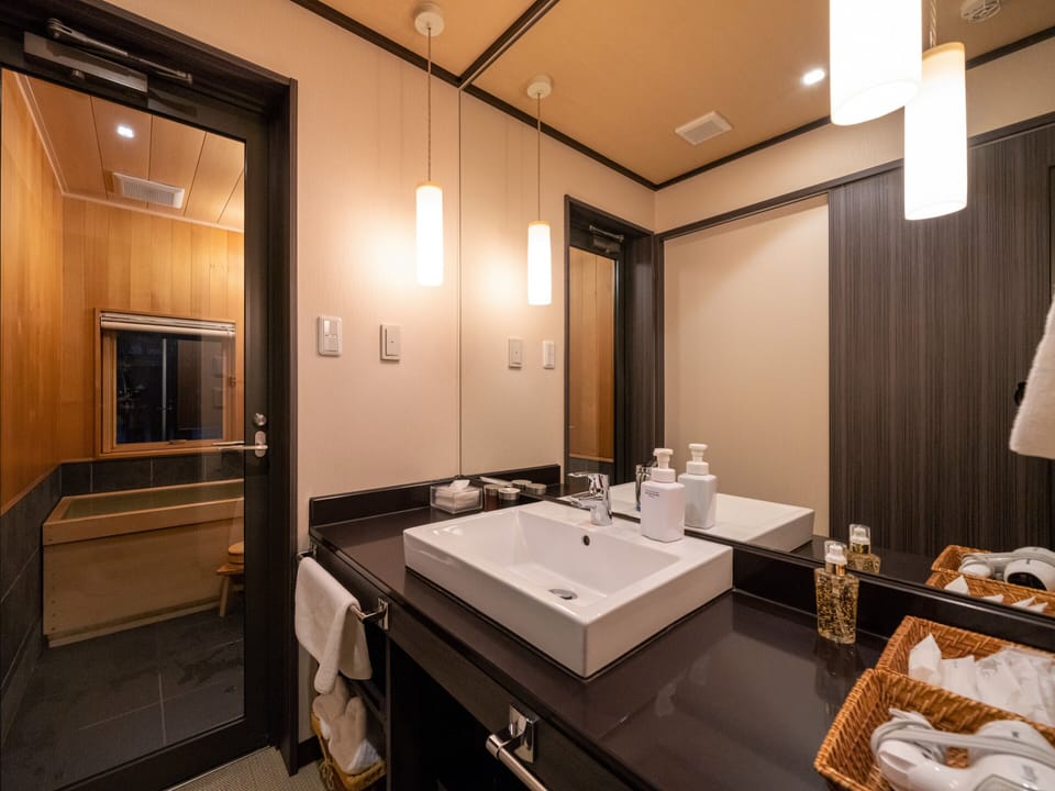 Premium Japanese Western Room | Bathroom | Electronic bidet, towels