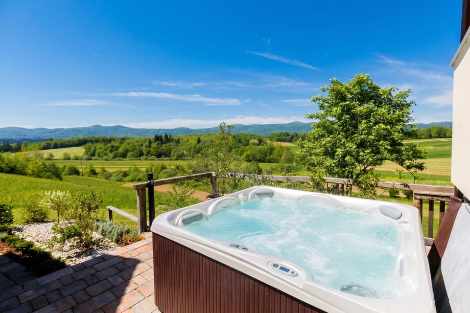 Whirlpool tub