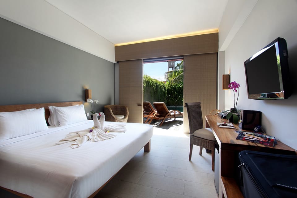 Cabana With Plunge Pool | In-room safe, desk, laptop workspace, blackout drapes