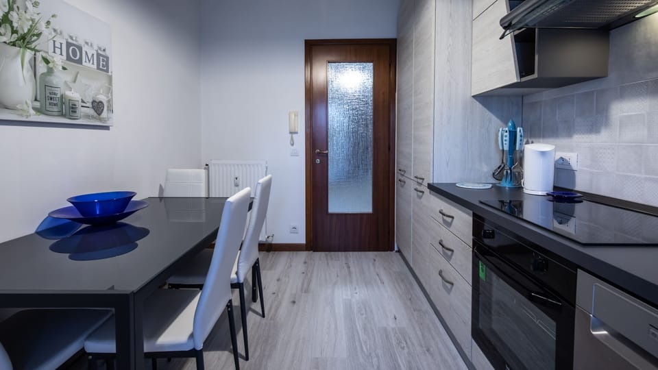 Apartment, 2 Bedrooms | Private kitchen | Full-size fridge, microwave, oven, stovetop