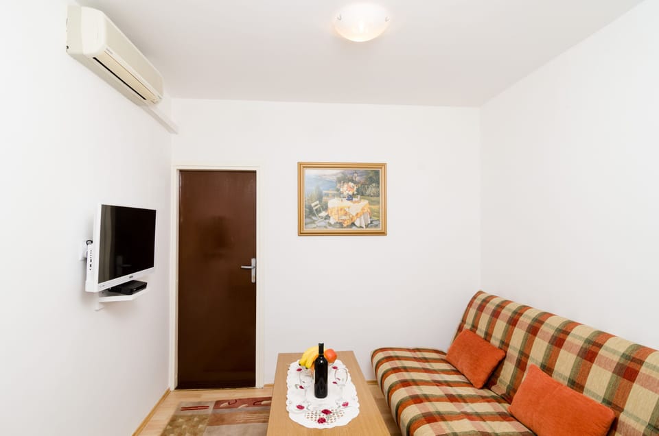 Apartment (Two Bedroom Apartment) | Living room | TV