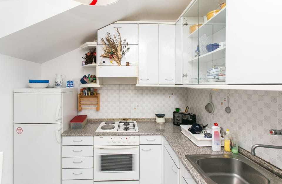 Apartment (One Bedroom Apartment) | Private kitchen | Fridge, stovetop, electric kettle, cookware/dishes/utensils