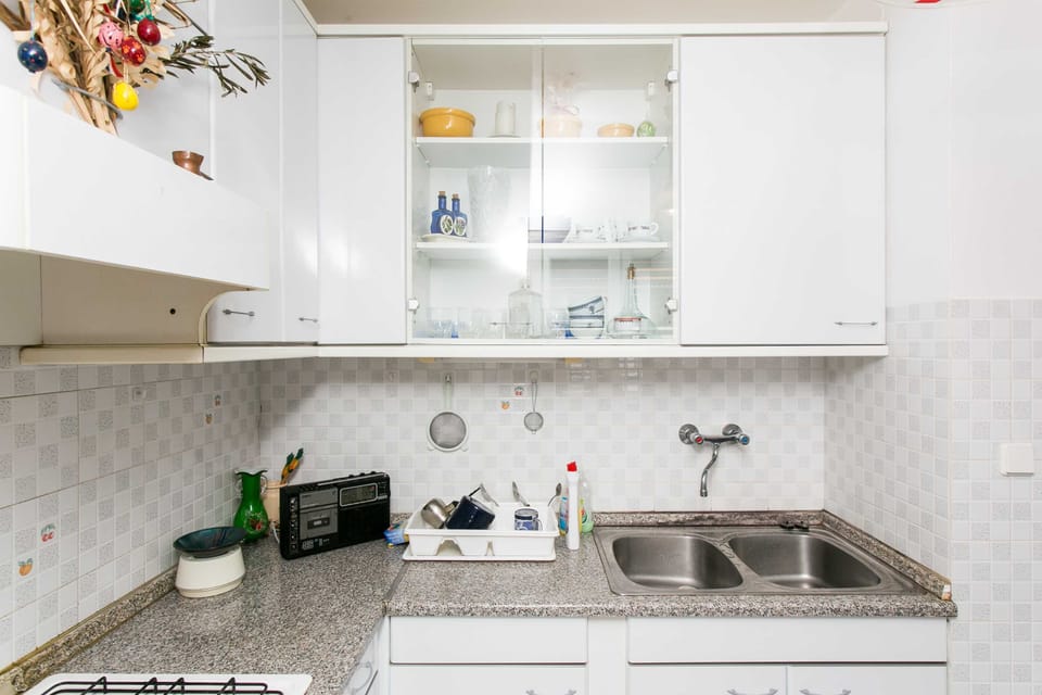 Apartment (One Bedroom Apartment) | Private kitchen | Fridge, stovetop, electric kettle, cookware/dishes/utensils