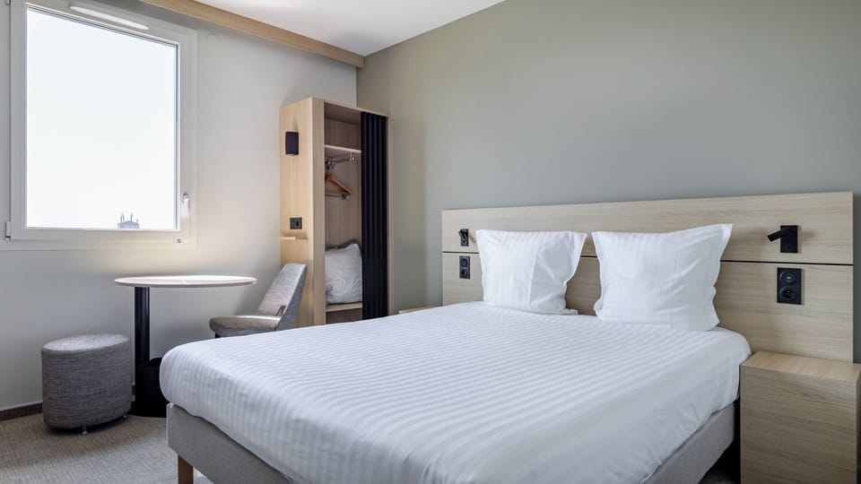 Soundproofing, free cribs/infant beds, free WiFi, bed sheets