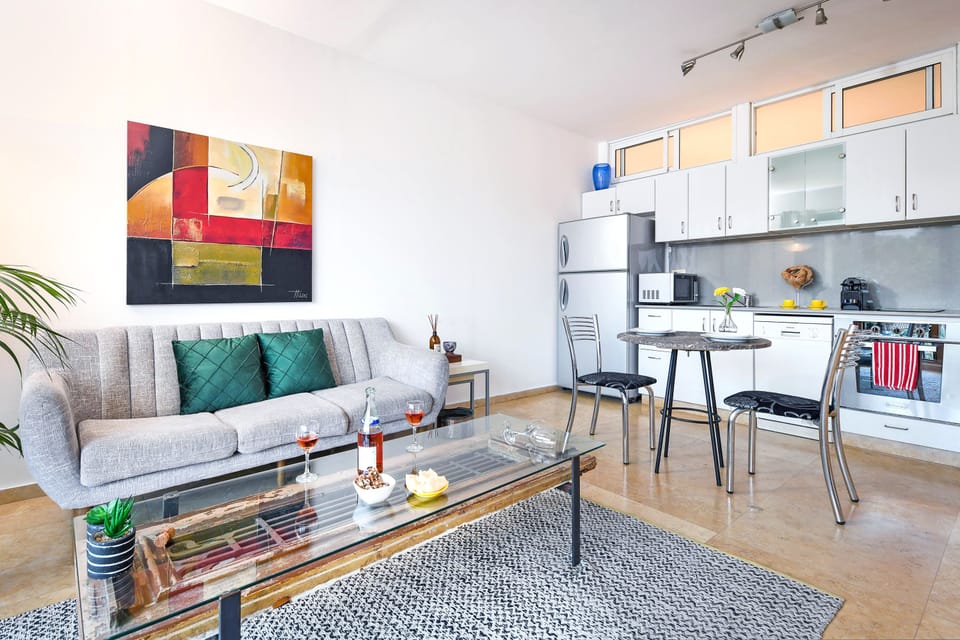 Apartment, 2 Bedrooms, Pool Access | Interior