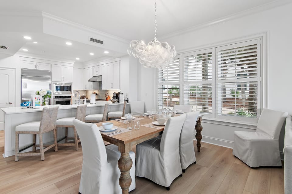 Dining Room - The kitchen island offers additional seating for casual dining or morning coffee.