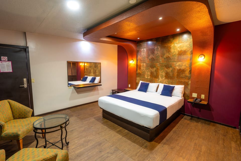 Deluxe Room, 1 King Bed | Free WiFi, bed sheets