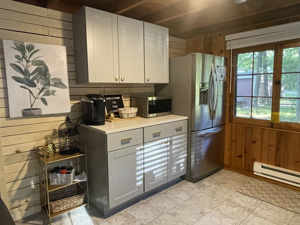 Updated 2023 kitchen with quartz countertops and stainless appliances.