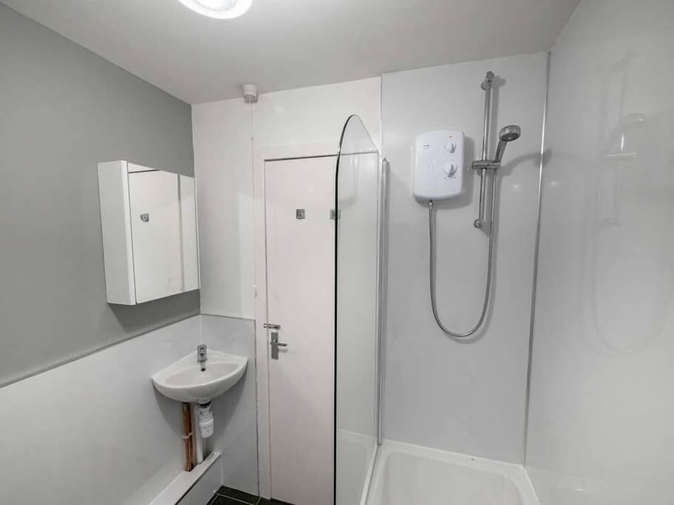 Modern Bathroom (2)